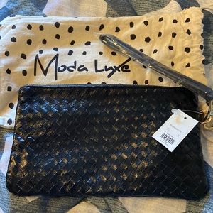 Hand purse 9 inc 5 in. Black - leather looking material. with protective bag